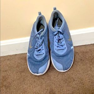 I am selling running shoes